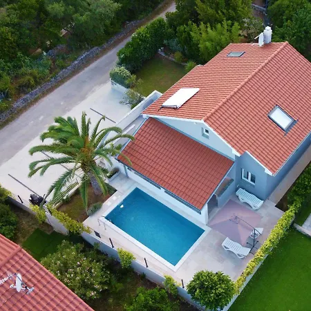 Artaturi Villa