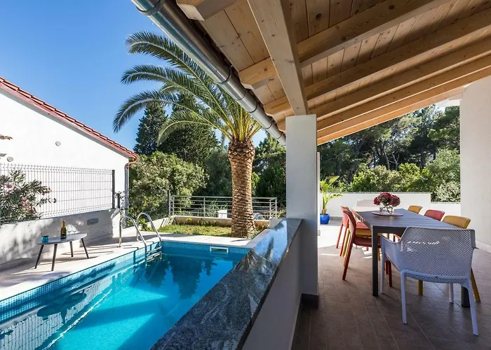 Artaturi Vila Mali Lošinj